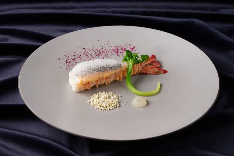 套餐前主餐「穿上玻璃鞋」。業者提供