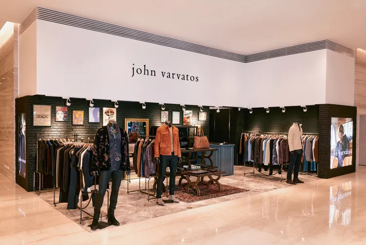 john varvatos位於微風南山的新櫃位採用開放式格局搭配簡約單色系裝潢。品牌提供