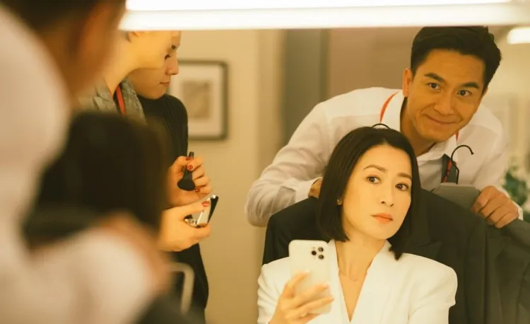 由鎮佘詩曼（右下）在劇中飾演電視台當家女主播。 MyVideo／TVB提供