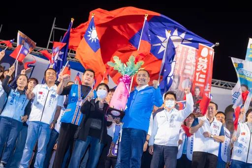 侯友宜台東造勢萬人力挺　「愛心菜販」陳樹菊驚喜現身送好采頭