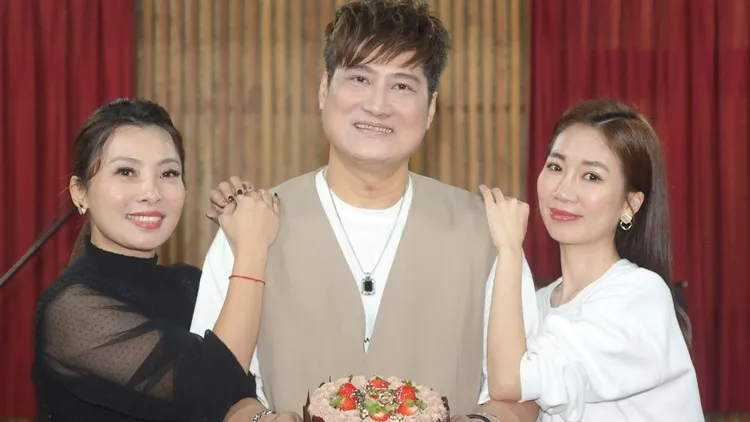 楊哲與嘉賓向蕙玲、唐儷彩排練唱。豪記唱片提供