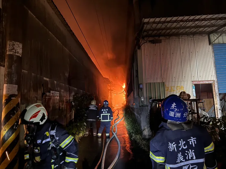 消防人員抵達現場已經陷入一片火海。翻攝畫面