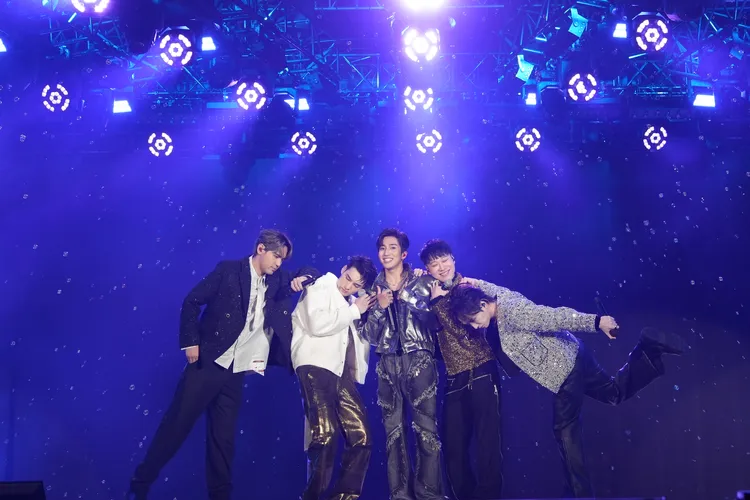 五堅情歌迷熱情支持，讓團員們感動不已。TVBS提供