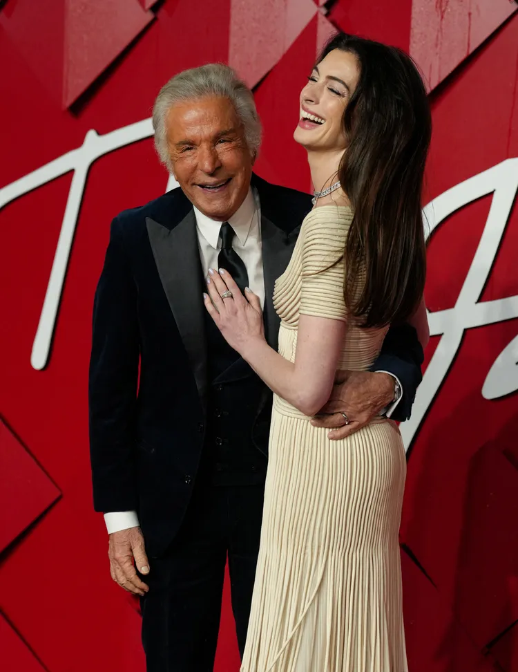 安海瑟薇與賈梅蒂。路透社