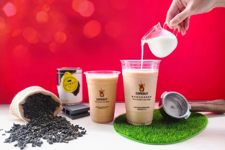 COMEBUY烏瓦紅茶拿鐵、港式厚奶，冷冷天溫暖好喝。業者提供