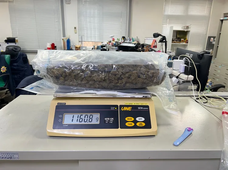警方查扣大麻。航警局提供