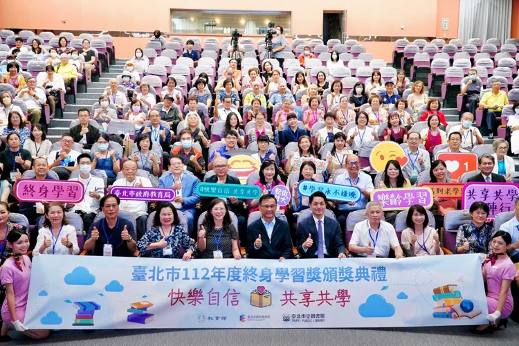 112年教育部訪視縣市政府執行樂齡學習政策，北市獲特優殊榮。教育局提供