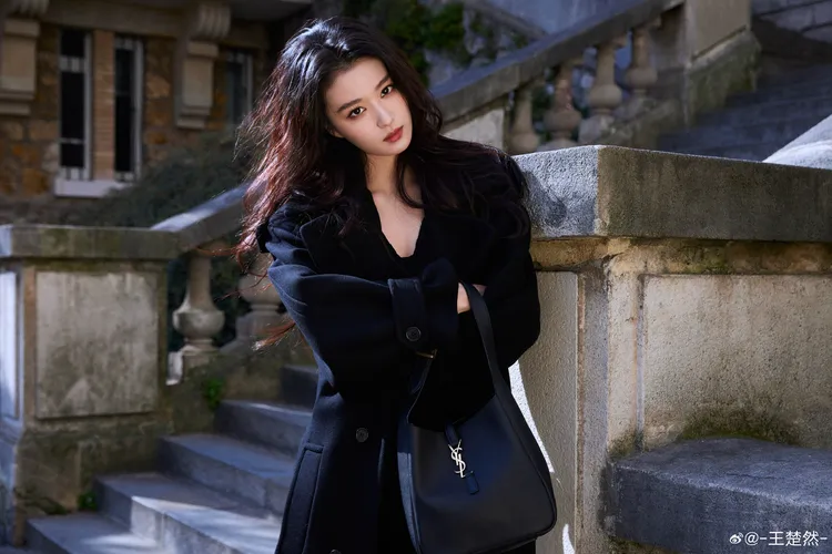 王楚然今年因《我的人間烟火》知名度大開。翻攝王楚然微博