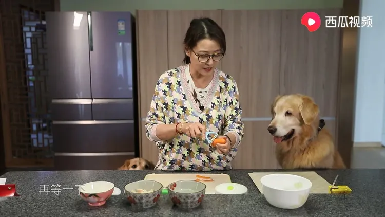 周海媚豪宅的廚房。取自西瓜視頻