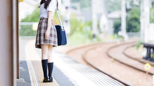 「讓全校看到你的美乳」　男蟲騙19歲正妹拍裸胸！下一步逼上床