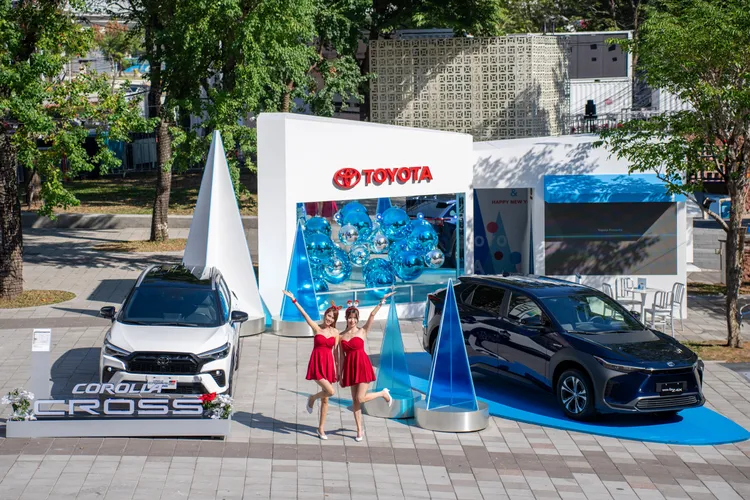 本次活動以未來城市氛圍為設計主軸，期望以純淨舒適的空間以及直觀易懂的相關影片，讓參觀民眾更了解Toyota多元電動化戰略。業者提供