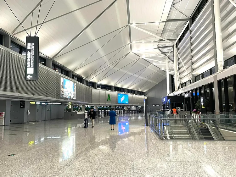 鄭丞傑不解上海虹橋機場為何這麼少人。翻攝自鄭丞傑臉書