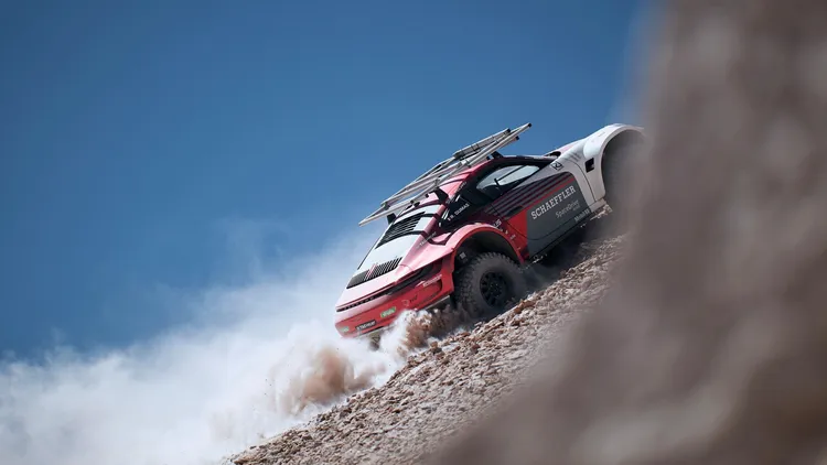 此次兩部參與探險的保時捷 911 皆使用來自於保時捷發起的測試計畫生產之eFuels 作為動力來源。原廠照片