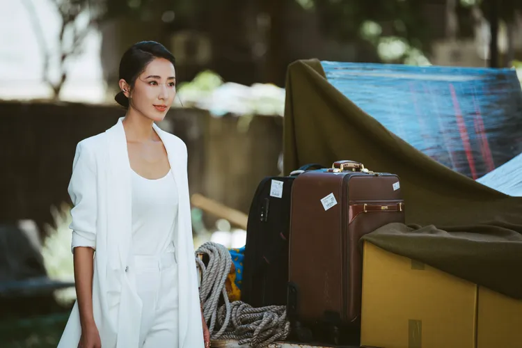 隋棠出現在社區是個謎。CATCHPLAY提供