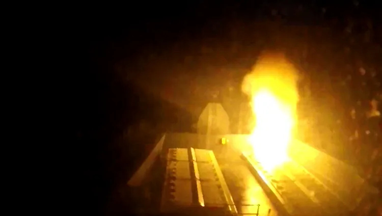 「鑽石」16日以海毒蛇飛彈擊落一架可疑的攻擊無人機。美聯社