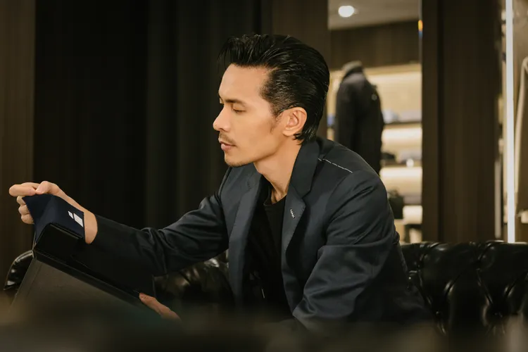 姚淳耀認為訂製的精華在於打破一成不變的穿衣原則。品牌提供