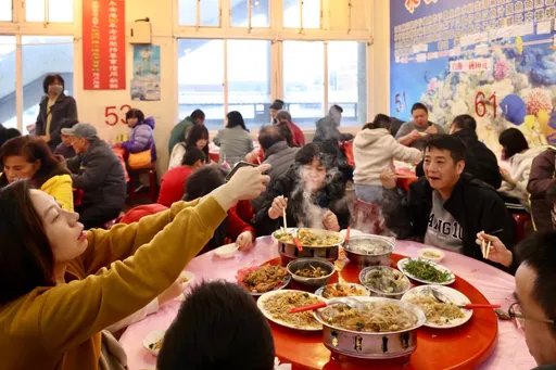 他年終狂吃大餐慘了!腹痛嘔吐3指數飆高 胰臟炎併酮酸中毒
