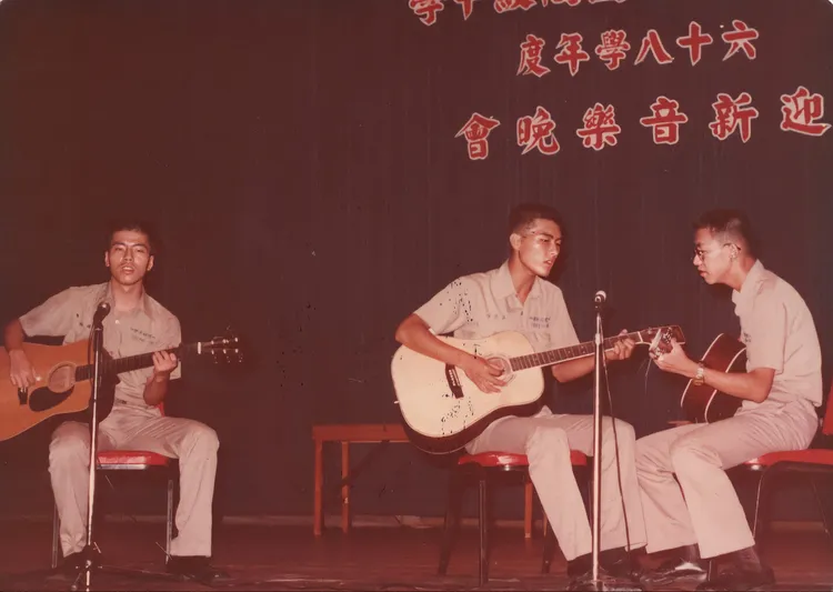 黃國倫過去也曾貼出高中時期的照片。翻攝自黃國倫臉書