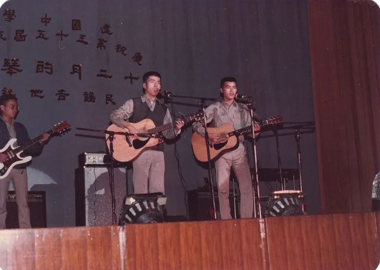 黃國倫過去也曾貼出高中時期的照片。翻攝自黃國倫臉書