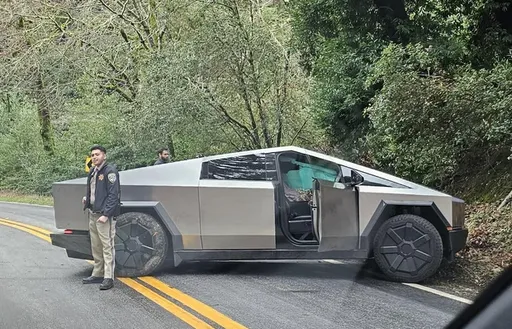 特斯拉Cybertruck全球首撞!外觀幾無損壞 苦主是它