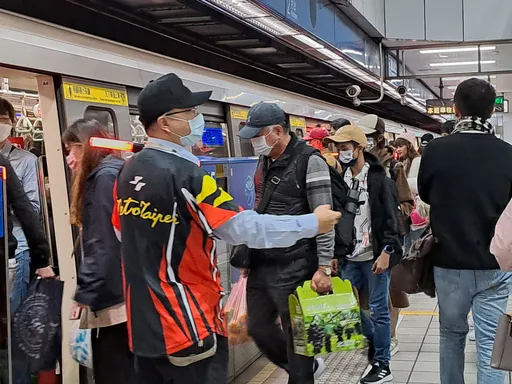 今晚亞錦賽「台日大戰」湧1.7萬人 搭捷運衝大巨蛋免塞