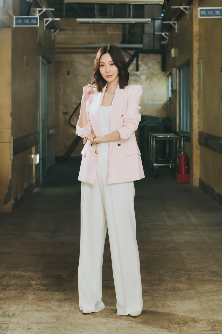 霸氣女館長由曾莞婷扮演。草舍文化提供