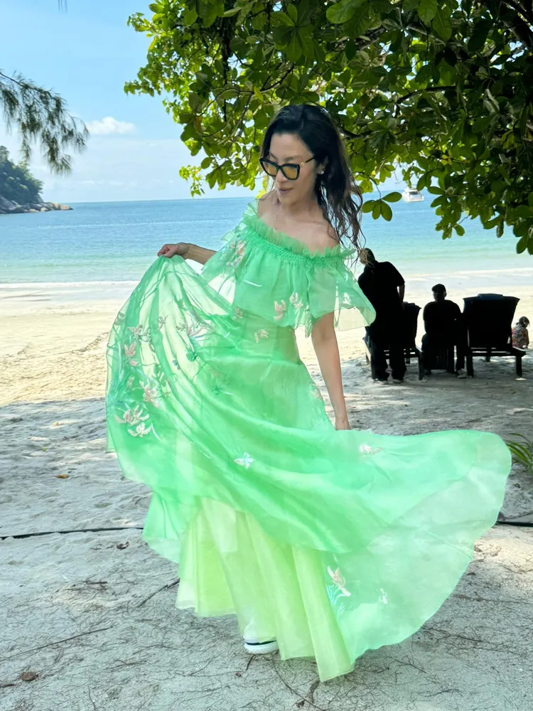 楊紫瓊的禮服上有蘭花與鳳蝶圖騰，象徵著她的堅毅與柔情。吳玉愛攝