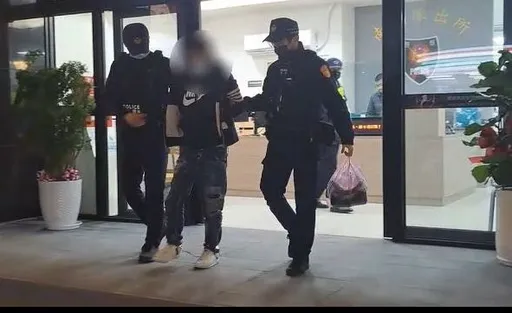 恐怖前男友！租屋住她樓下「半夜攜槍求復合」　女子驚嚇逃命