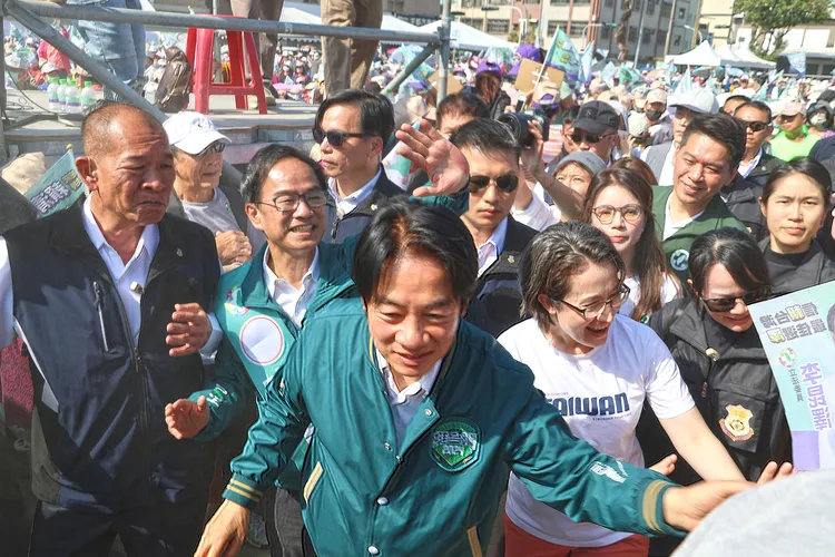 賴清德在蕭美琴與李昆澤的陪同之下一同大進場。李昆澤總部提供