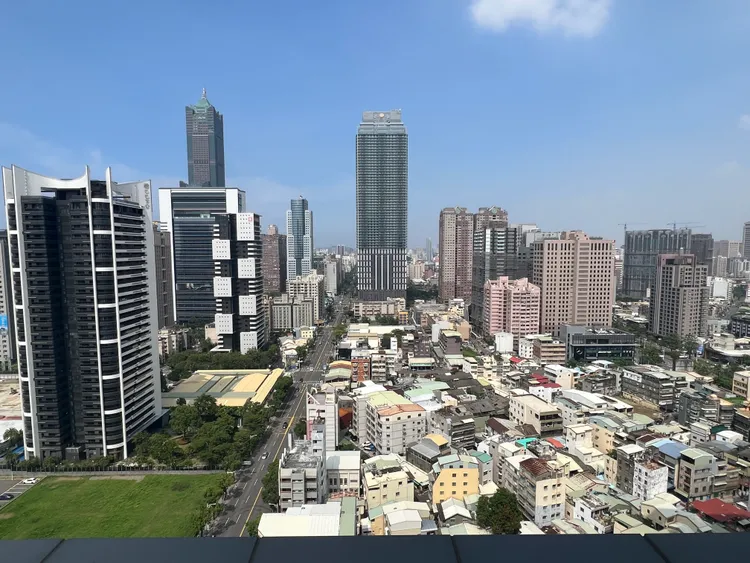 高雄豪宅集中在農16美術館及亞洲新灣區，但「遠雄THE ONE」卻意外掉出前10名。葉家銘攝