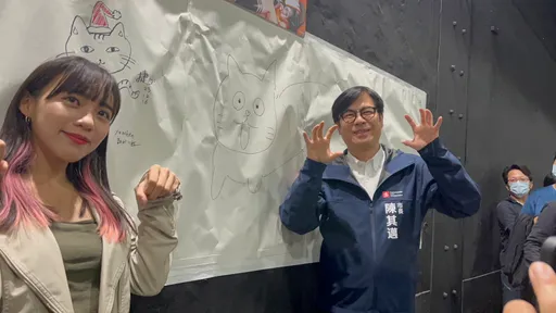 黃捷現身動漫祭!超商妹「認親卡」被搶爆 陳其邁比畫貓逗樂群眾