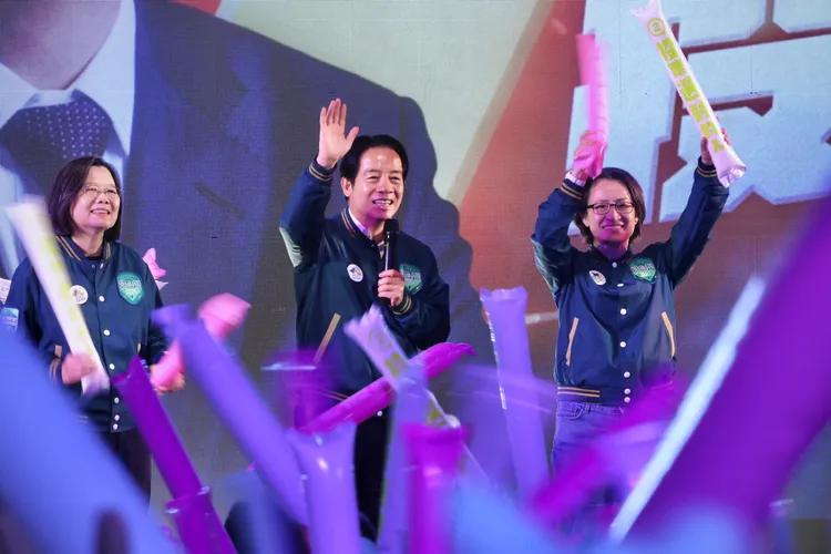 蔡英文、賴清德與蕭美琴3人合體。林林攝