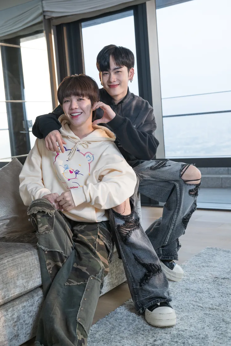 Santa（後）、Earth表示2人感情不變。Boo's Entertainment提供