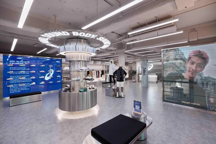 ASICS台北西門店1樓為Sportstyle運動休閒系列。品牌提供