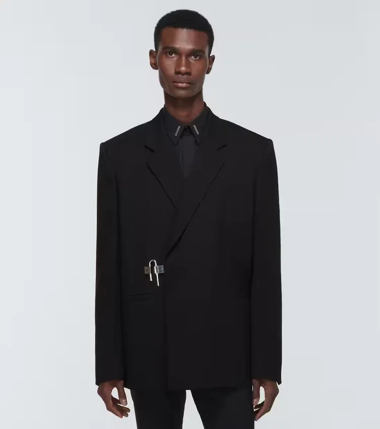 紀梵希U-Lock夾克。翻攝mytheresa