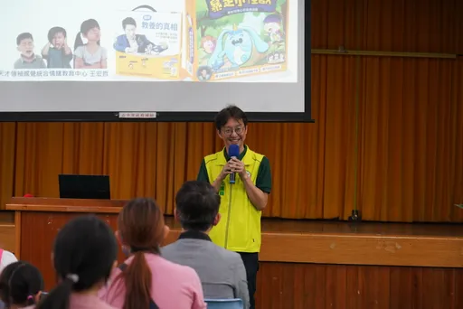 「二宝爸」江肇国办亲职讲座 支持高中、大学实行心理健康假