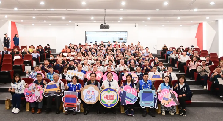 桃園市今天表揚117位優良駕駛。桃園市府提供