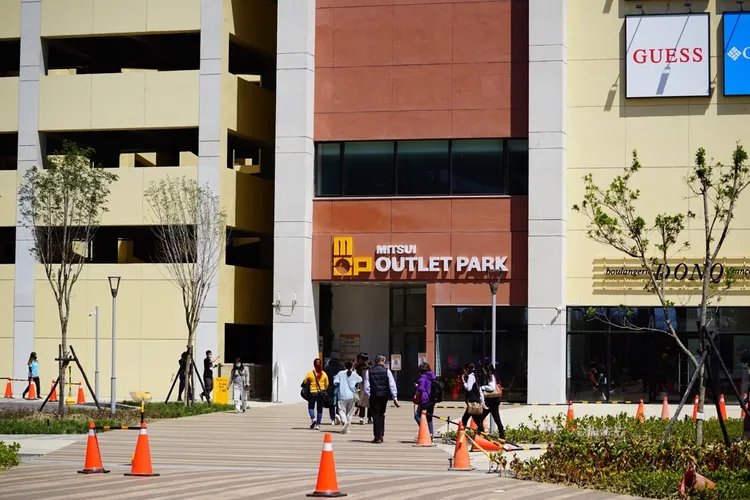 三井OUTLET帶動區域房市上漲，目前預售開價已站上三字頭，二期開發也加速興建中。