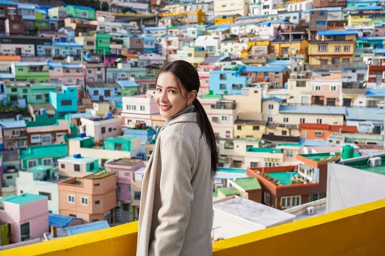 安心亞在當地被不少人讚美。客台、魔幻時刻電影提供