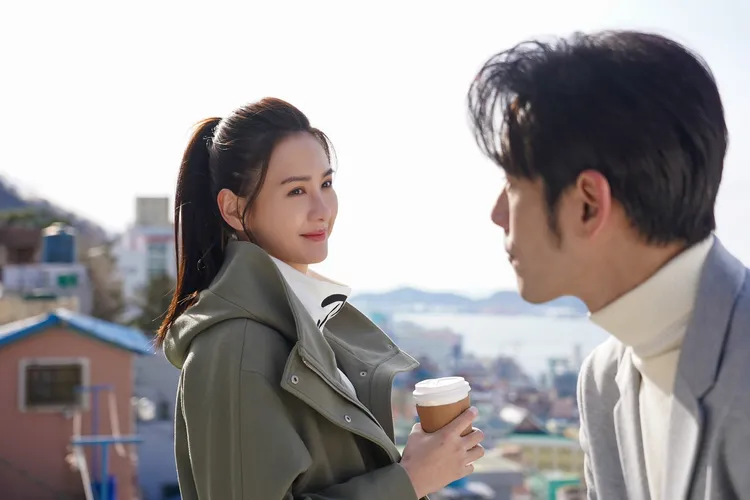 安心亞（左）主動開口求婚。客台、魔幻時刻電影提供