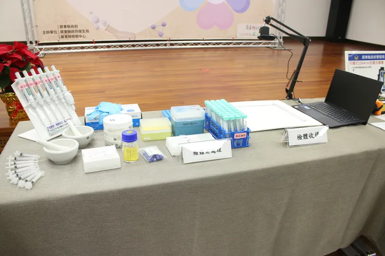 屏縣毒品鑑驗實驗室檢驗器具。縣府提供