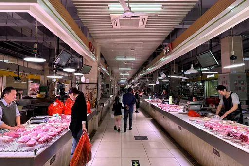 中國菜市場禁用「美顏燈」 肉品海鮮蔬果素顏上架