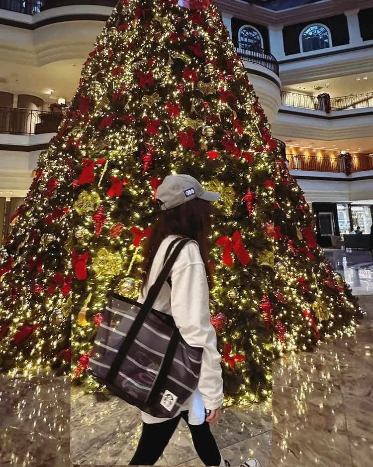 48歲女星徐若瑄驚爆離婚豪門夫，3天前她就曾在IG上發文寫道「我不快樂」並放上落寞背影照洩心聲。翻攝vivianhsu.ironv的IG