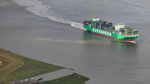 紅海危機運力缺口恐擴大 台股殺逾百點!貨櫃三雄逆勢漲