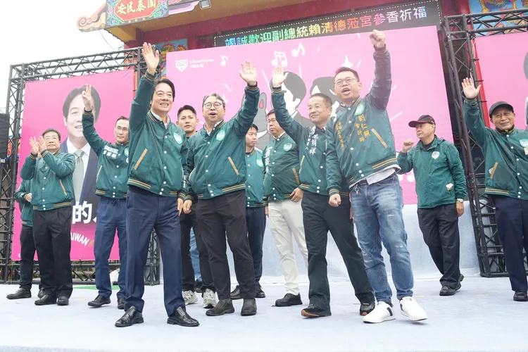 賴清德替桃園立委候選人站台。賴清德競總提供