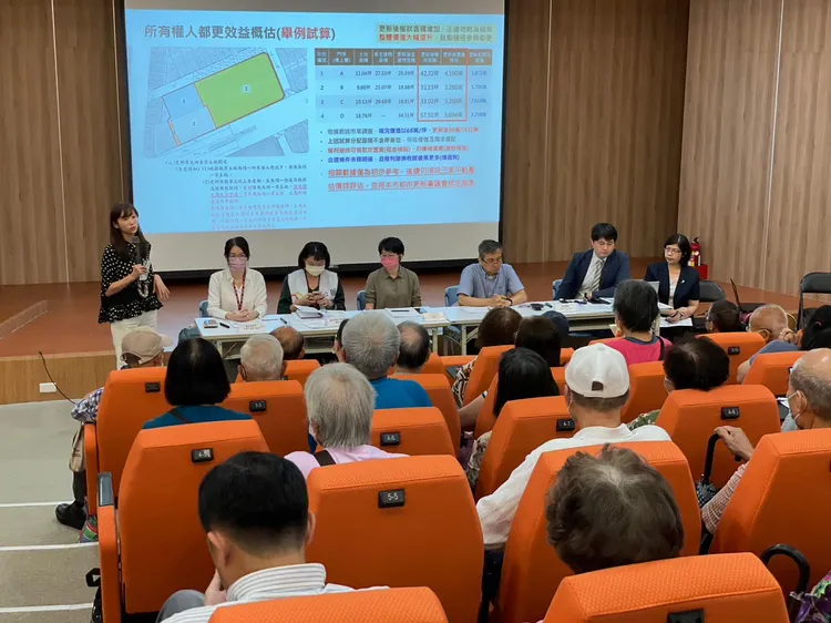 許淑華強調台北市政首要任務就是都更議題，市民也積極參與公辦都更的合作案，目的是希望藉由與政府興建社宅合作，來爭取更有利的容積獎勵，讓老舊房舍能加速都更。翻攝許淑華臉書