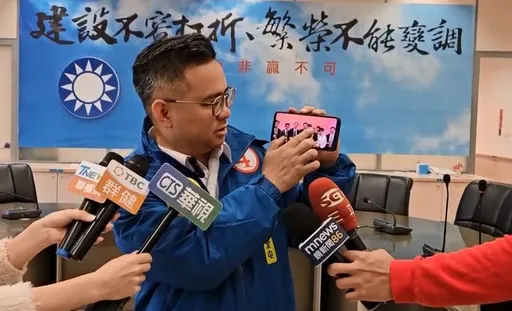 被爆12年前率團訪中密會高層　黃健豪秀臉書照控抹紅：李正皓就站我旁邊