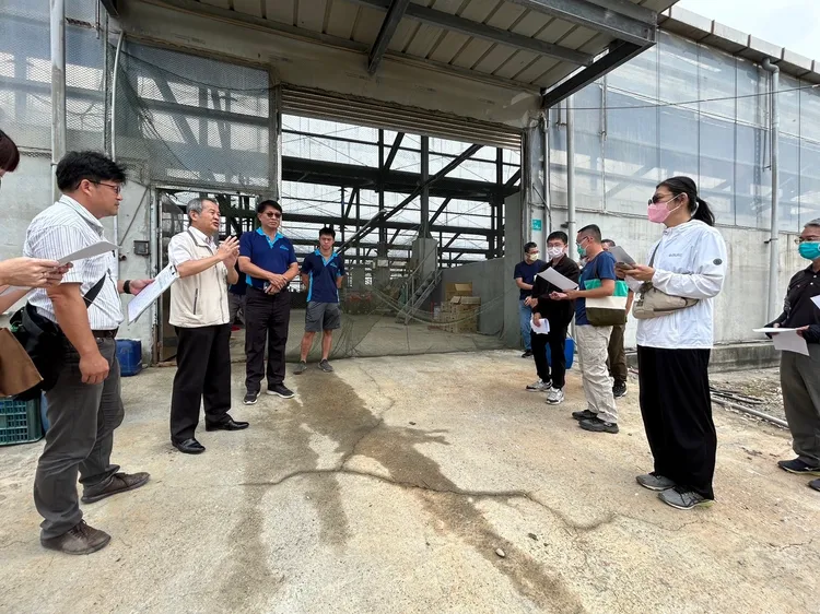 農業局邀請各區公所至漁電共生案場參訪。農業局提供