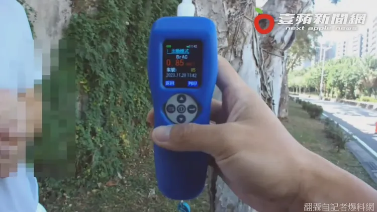 經儀器檢測後，「破蝦男」酒測值高達0.85mg/L。翻攝自記者爆料網