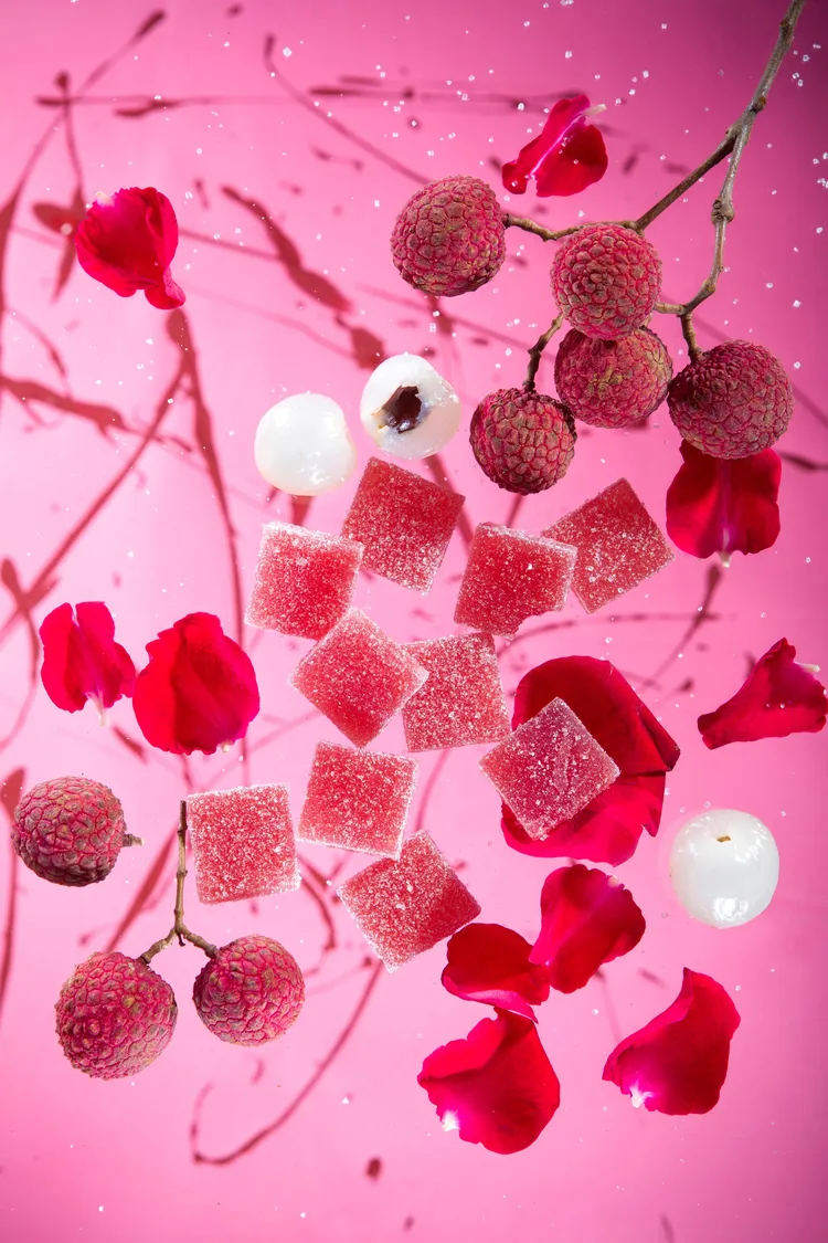 以台灣在地水果取代冷凍果泥製作軟糖，十分考驗主廚技術。業者提供